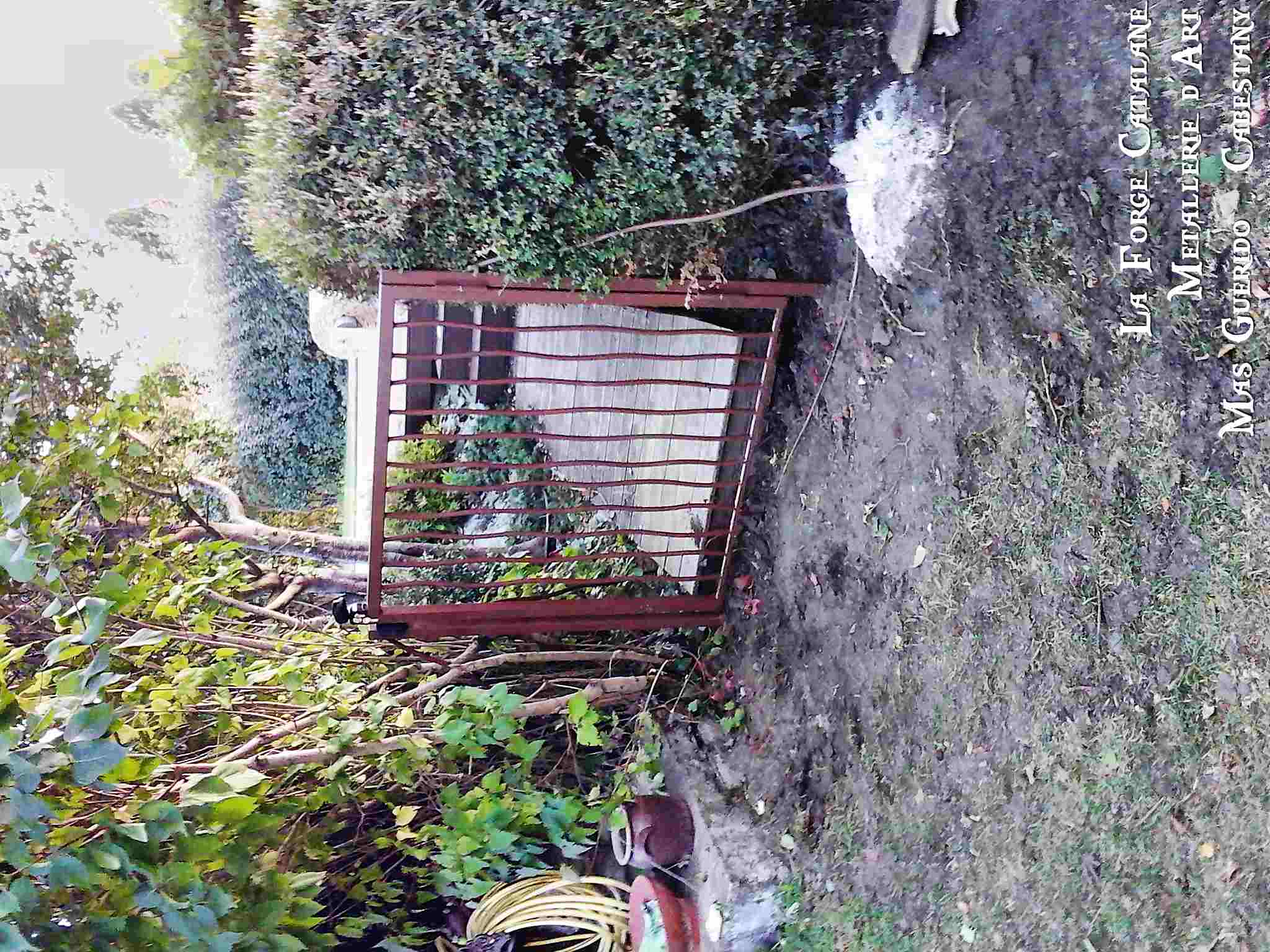 Cloture piscine finition thermolaquage barreaux tordus forge catalane 4.jpg